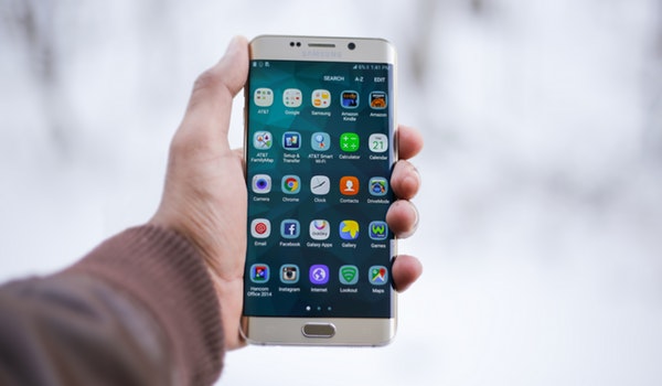 Smart phone previewing apps list